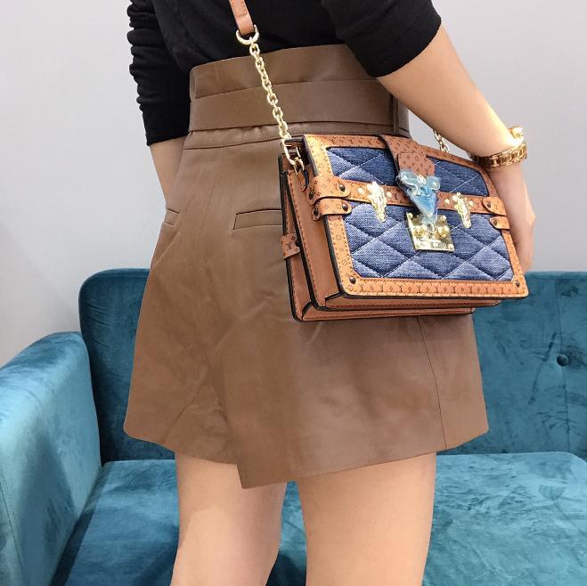 Angela - Trendy Frauen Leder Shorts