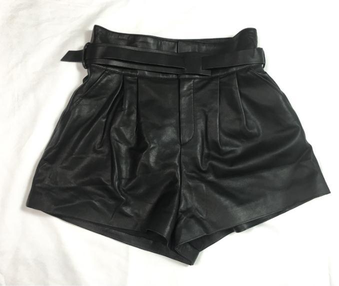 Angela - Trendy Frauen Leder Shorts