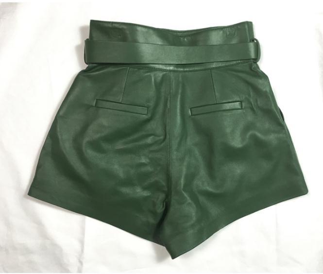 Angela - Trendy Frauen Leder Shorts