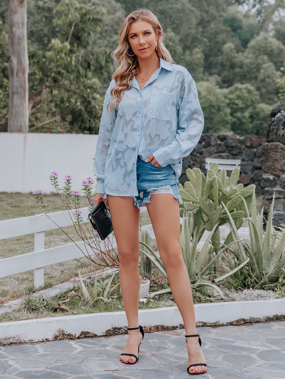 Lilyana - Blaue gemusterte Bluse