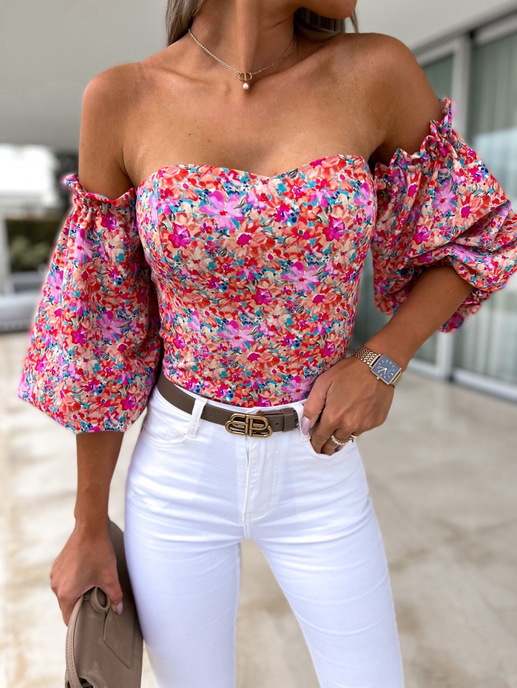 Aubrinna - Stilvolle schulterfreie Bluse mit Blumenmuster